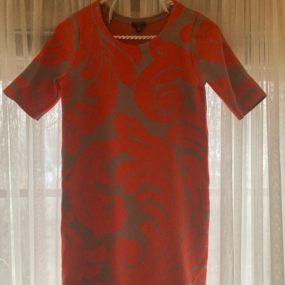 A Stand Out and Bold Print Ann Taylor Petite Dress 6